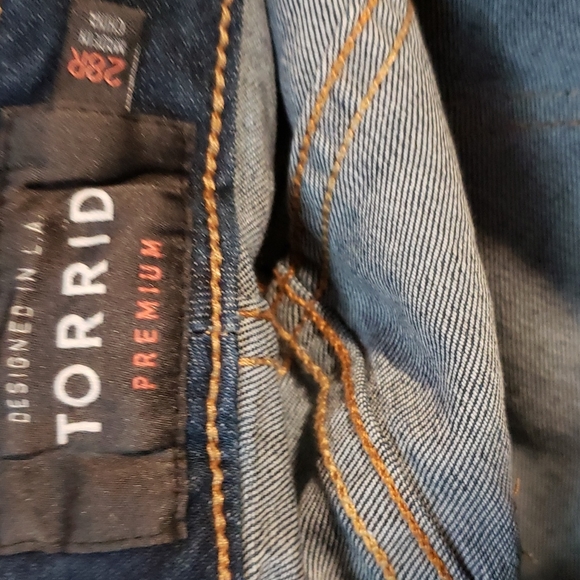 Torrid Premium Barely Boot Jeans 28R - Picture 8 of 12